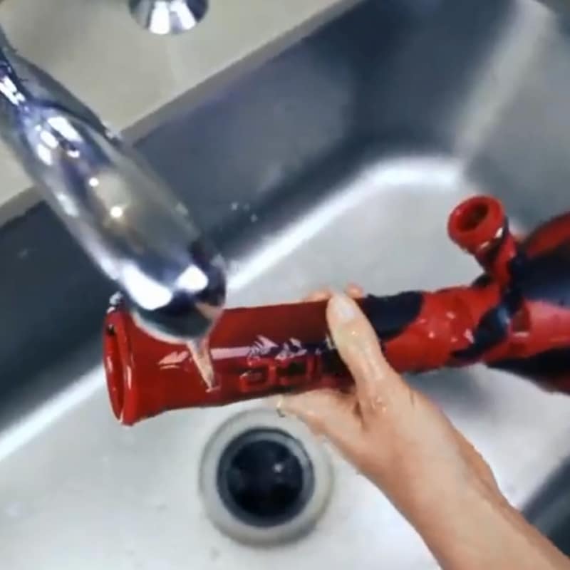 Cleaning a bong